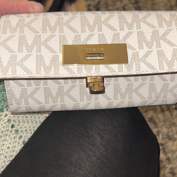 Michael Kors, small bag with matching wallet both together on sale - Picture 7 of 10